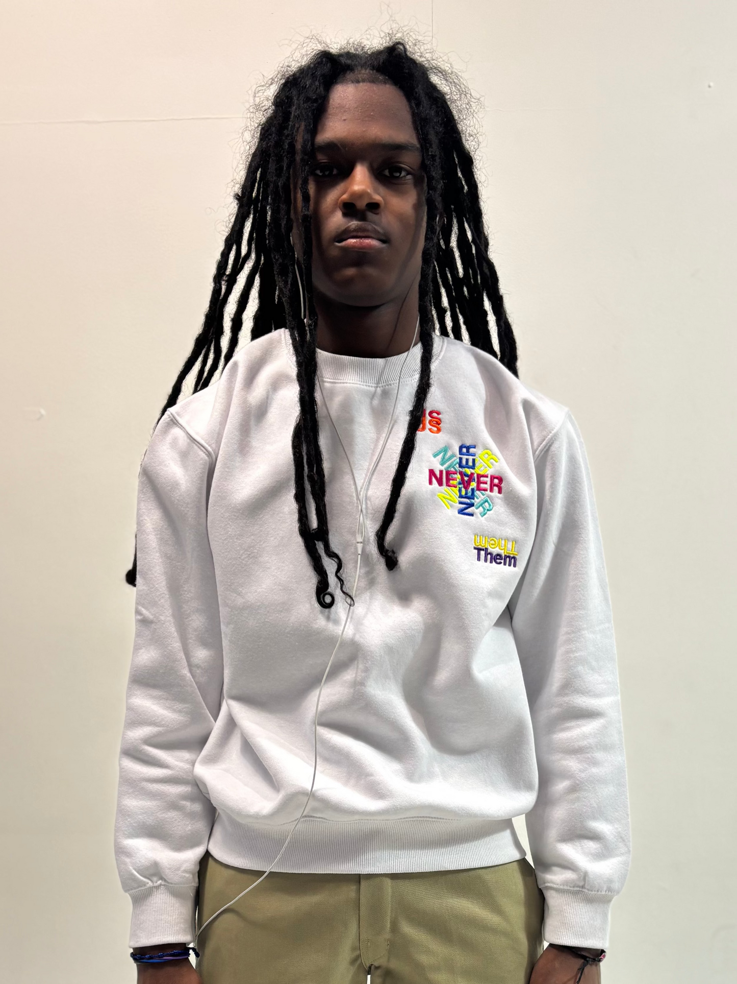 WHITE USNEVERTHEM SWEATER