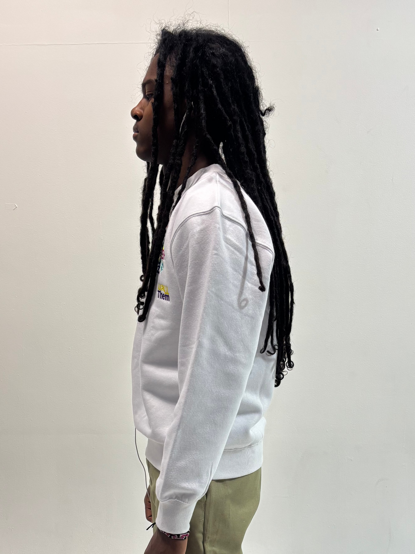 WHITE USNEVERTHEM SWEATER