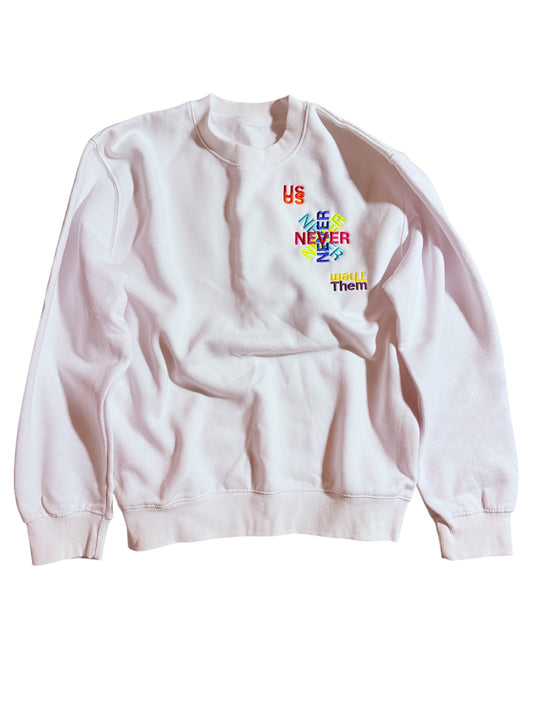 WHITE USNEVERTHEM SWEATER